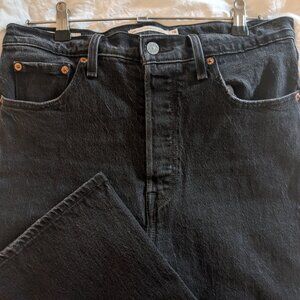 Barely worn Levi's Ribcage Straight Leg in Washed Black